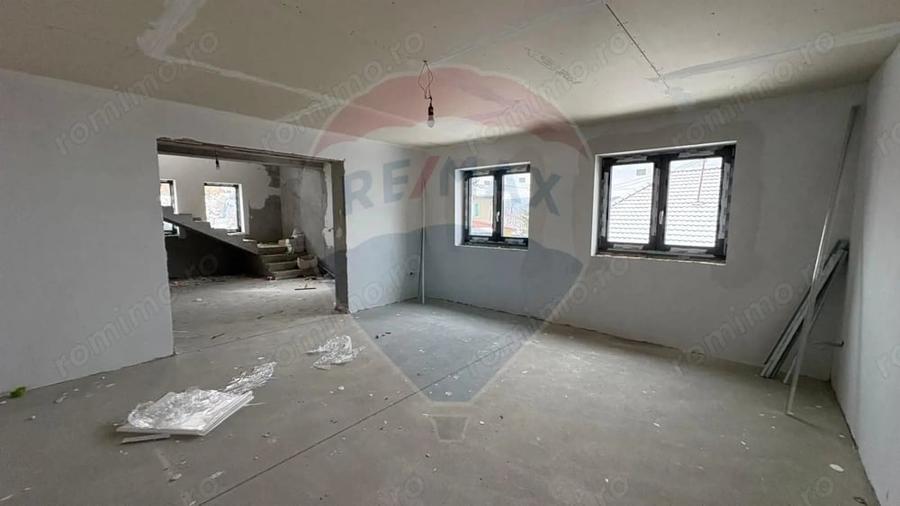 Casă cu 2 camere cu Teren 822 Mp în Central