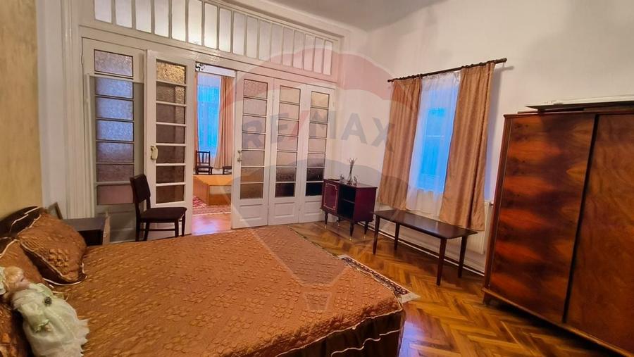 Casă individuală cu 3 camere cu Canalizare în Central