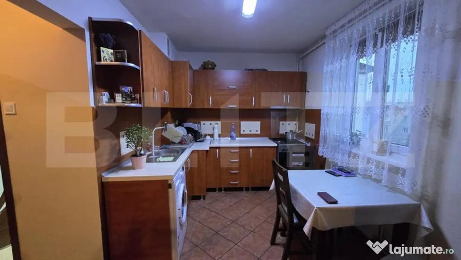 Apartament cu 3 camere decomandat în Burdea