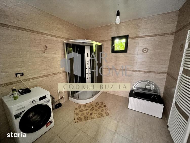 Casă cu 7 camere cu Teren 962 Mp în Mănești