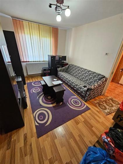 Apartament cu 2 camere semidecomandat în Hipodrom