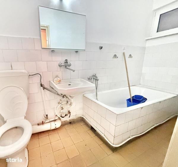 Apartament cu 3 camere decomandat în Tudor