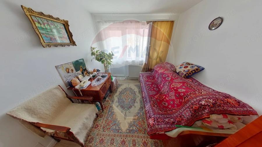 Apartament cu 3 camere decomandat în Central