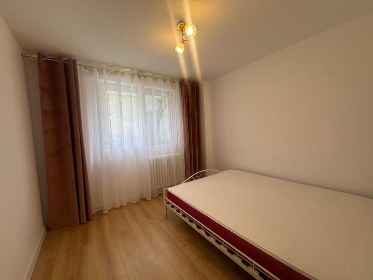 Apartament cu 2 camere decomandat, mobilat în P-ța Victoriei