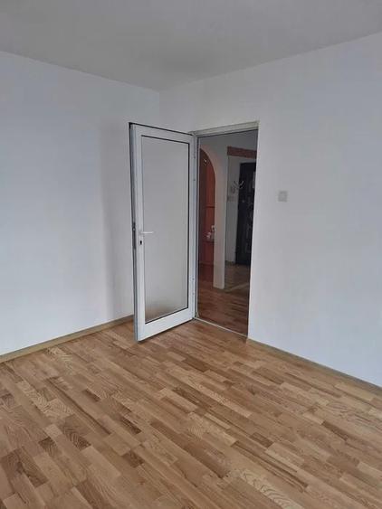 Apartament cu 4 camere decomandat în Zorilor