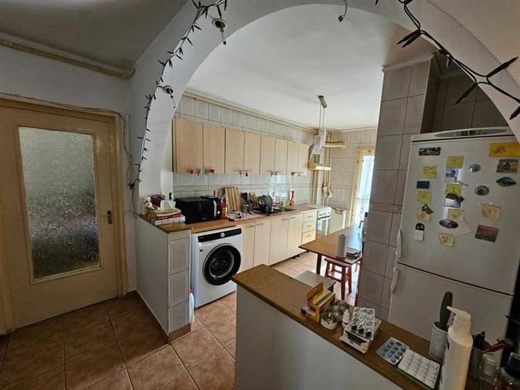 Apartament 3 camere decomandat, Racadau etaj intermediar - 6