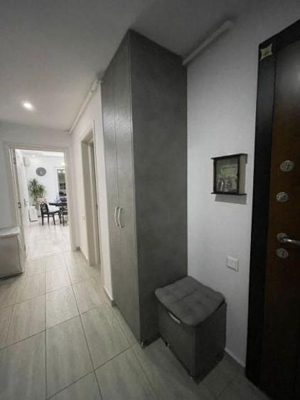 Apartament cu 3 camere decomandat în Crețuleasca