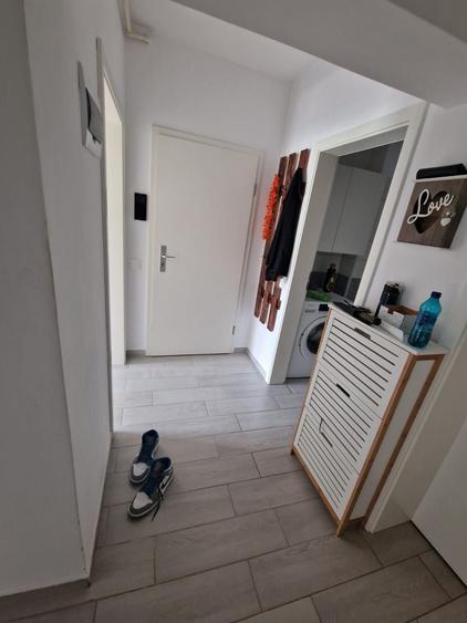 Apartament cu 3 camere decomandat în Tractorul