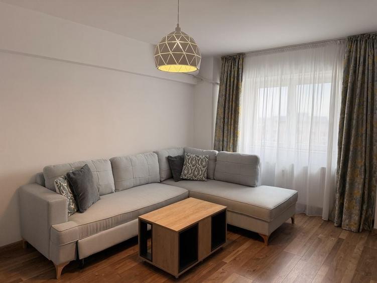 Apartament cu 3 camere semidecomandat în Crângași