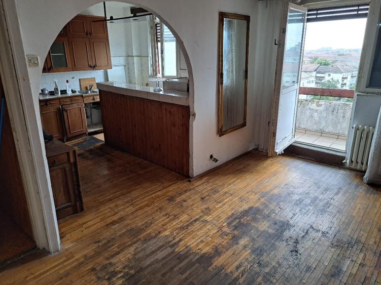 Apartament cu 3 camere decomandat în Dacia