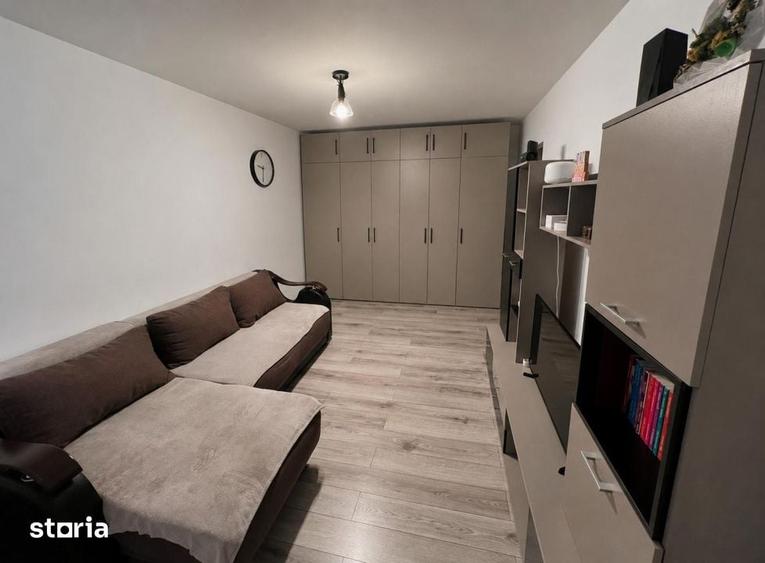 Apartament cu 3 camere decomandat în Craiovița Nouă