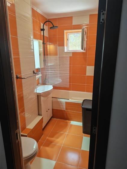 Apartament cu 3 camere decomandat în Exterior Vest