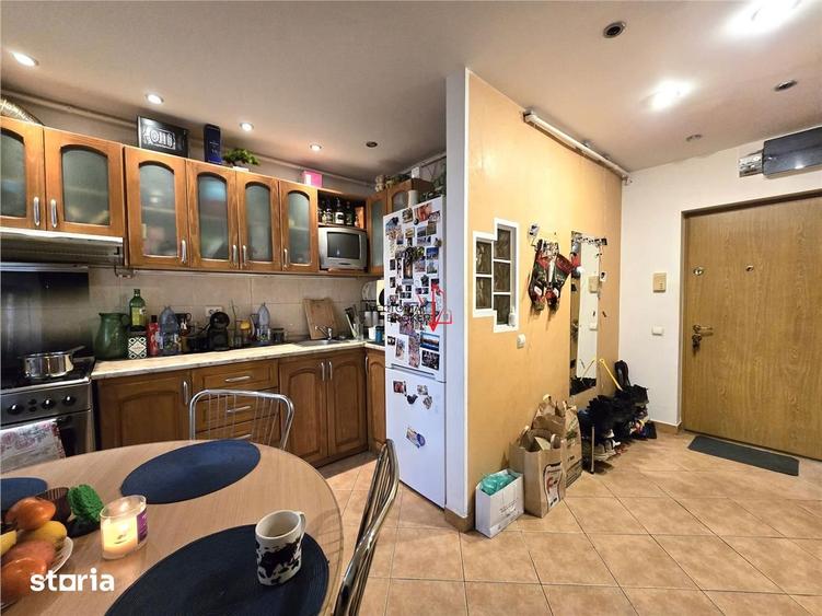 Apartament cu 3 camere decomandat, mobilat în Tei