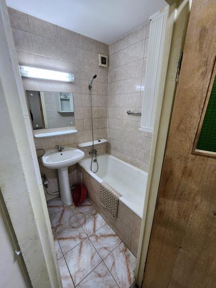 Apartament cu 4 camere decomandat în Berceni