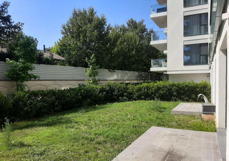 Apartament cu 5 camere decomandat în Dămăroaia