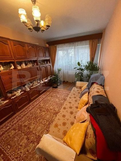 Apartament cu 4 camere decomandat, mobilat în Micro 17