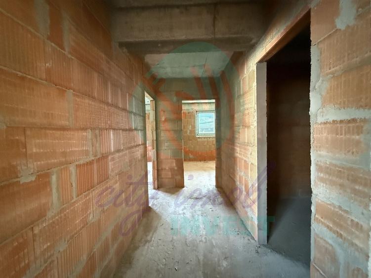 Apartament cu 3 camere semidecomandat în Tineretului