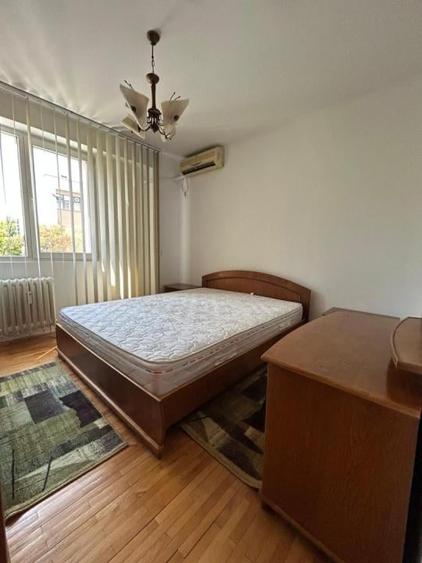 Apartament cu 3 camere în Drumul Taberei