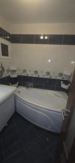 Apartament cu 3 camere decomandat în Sebastian