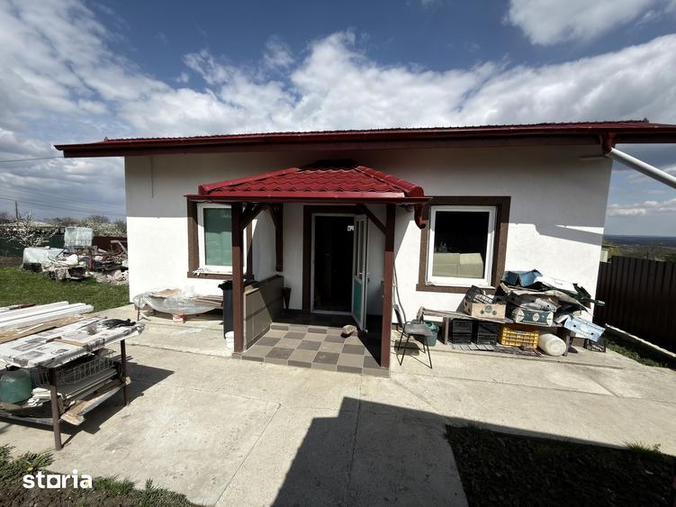 Casă cu 2 camere cu Teren 1100 Mp în Mihai Eminescu