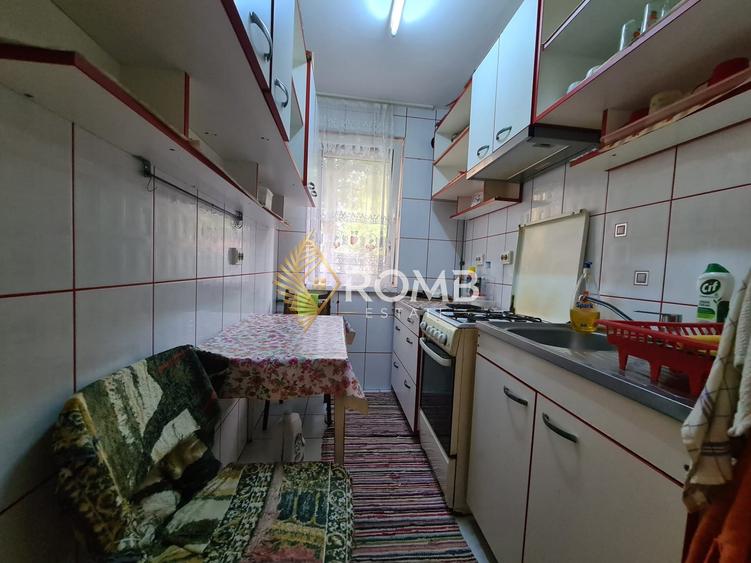 Apartament cu 3 camere semidecomandat, mobilat în Mănăștur