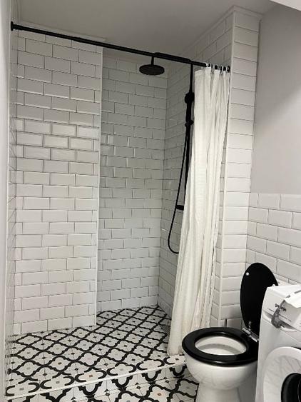 Apartament cu 3 camere semidecomandat, mobilat în Cantemir