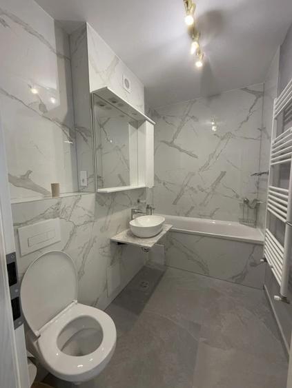 Apartament cu 2 camere decomandat în Tractorul