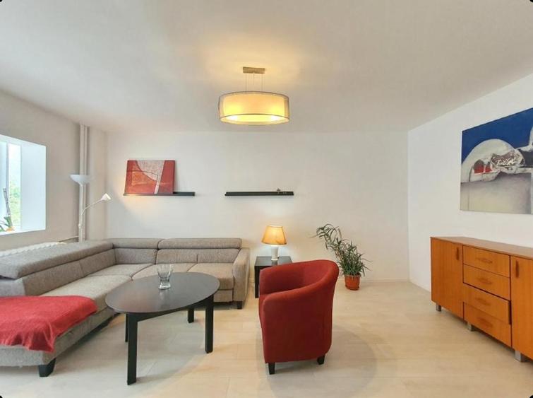Apartament cu 2 camere decomandat, mobilat în 1 Mai