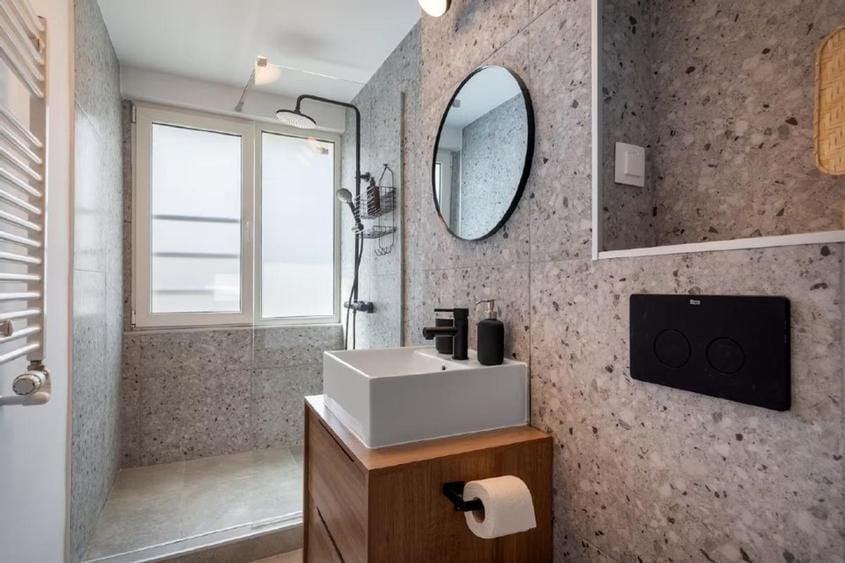 Apartament cu 2 camere semidecomandat, mobilat în Universitate