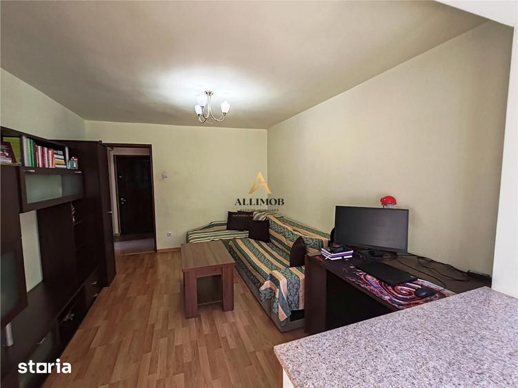 Apartament cu 3 camere decomandat în Vest