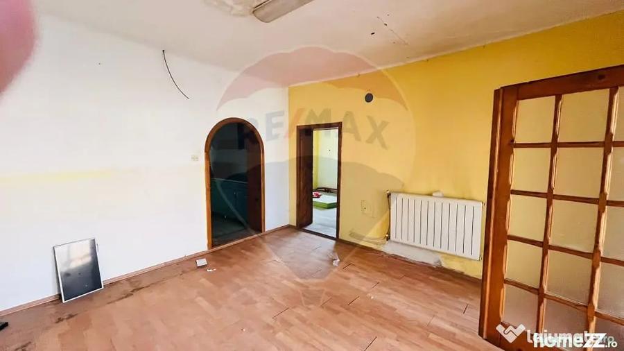 Casă cu 4 camere cu Teren 1367 Mp în Sântandrei