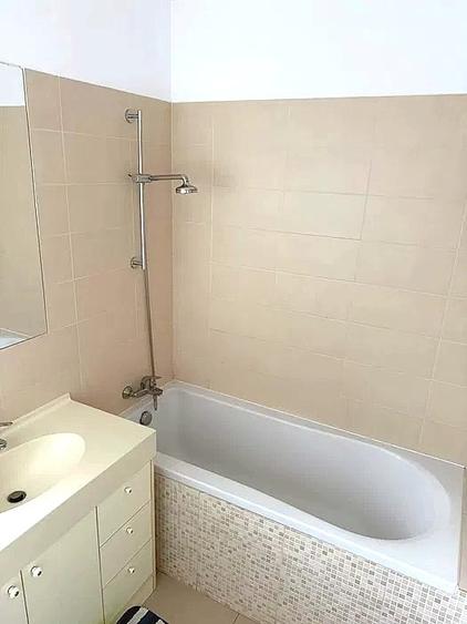 Apartament cu 3 camere decomandat, mobilat în Băneasa