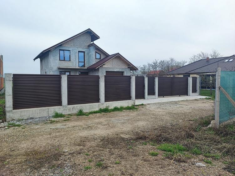 Casă cu 3 camere în Vânători