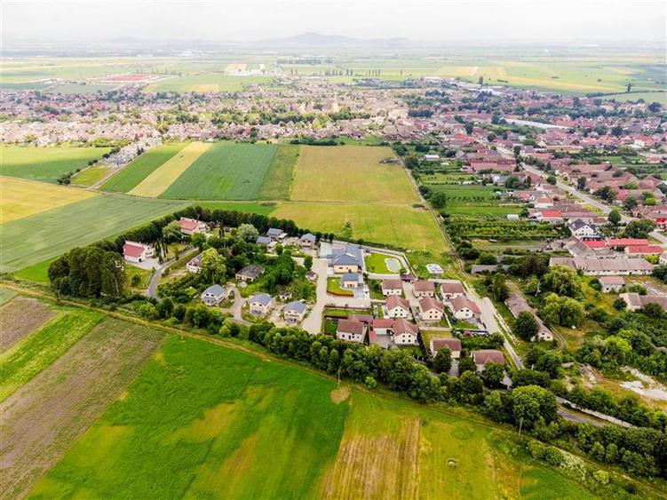 Casă individuală cu 4 camere cu Teren 680 Mp în Hălchiu