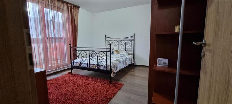 Apartament cu 3 camere decomandat, mobilat în Tractorul