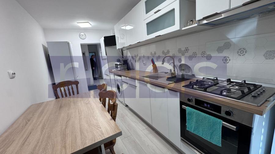 Apartament cu 3 camere decomandat în Decebal