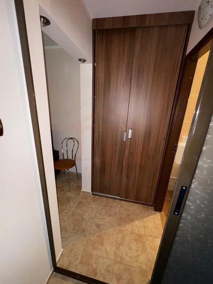 Apartament cu 2 camere semidecomandat, mobilat în Micro 38