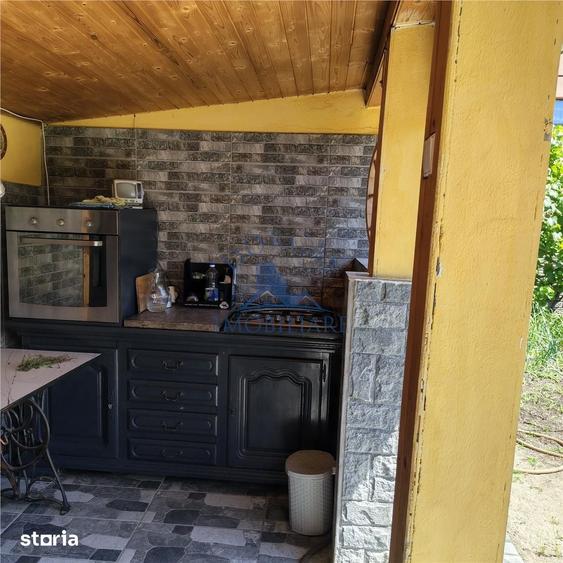 Casă cu 9 camere cu Teren 741 Mp în Central