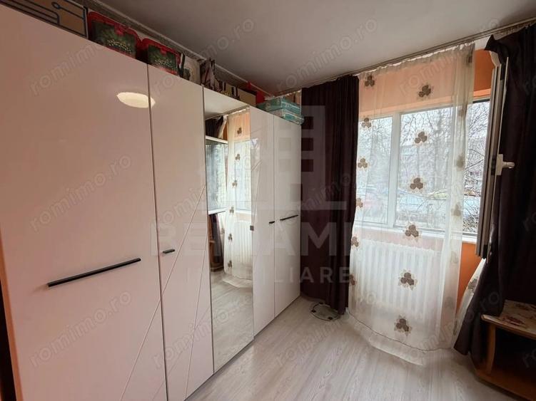 Apartament cu 2 camere semidecomandat în Craiovița Nouă