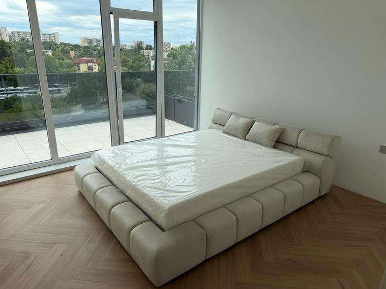 Apartament cu 3 camere semidecomandat, mobilat în Sopor