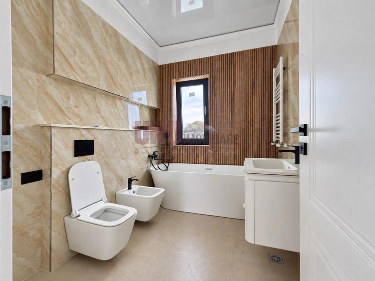 Casă individuală cu 4 camere cu Teren 450 Mp în Central
