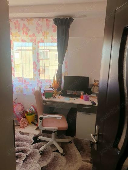 Apartament cu 3 camere semidecomandat în Cantemir