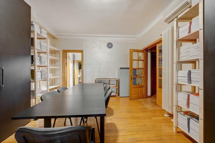 Apartament cu 5 camere decomandat în Cișmigiu
