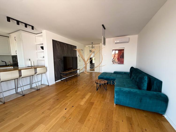 Apartament cu 3 camere semidecomandat în Sisești