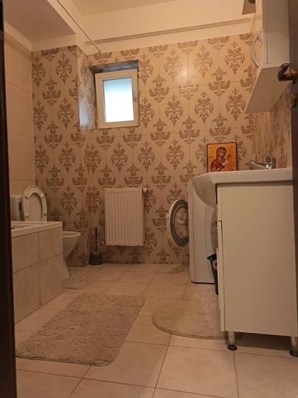 Apartament cu 2 camere decomandat, mobilat în Roșu