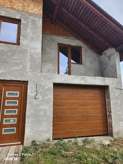 Casă cu 4 camere cu Teren 1700 Mp în Zamostea