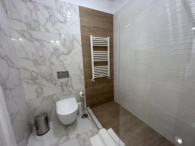 Apartament cu 3 camere decomandat în Băneasa
