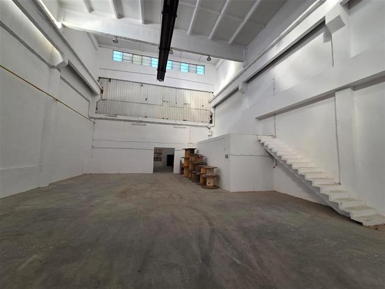 Spațiu industrial, de 468 mp, în Central