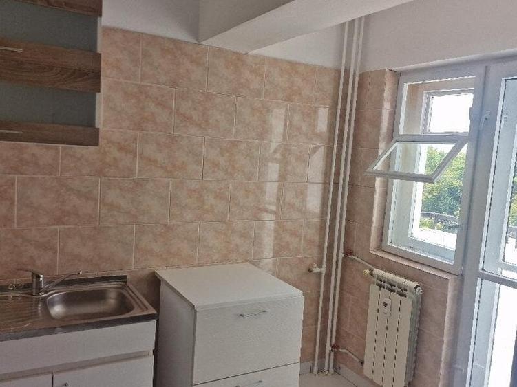 Apartament cu 2 camere decomandat în Splaiul Unirii