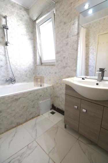 Apartament cu 4 camere semidecomandat, mobilat în Central